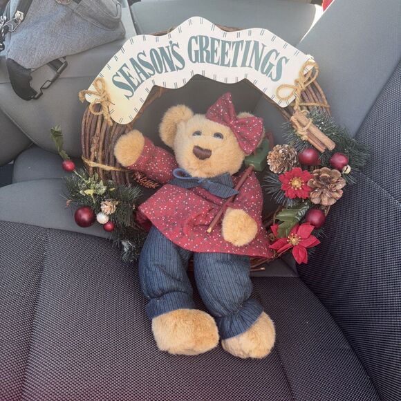 Christmas Door Wreath, Oval 14” With A Bear - Picture 3 of 10